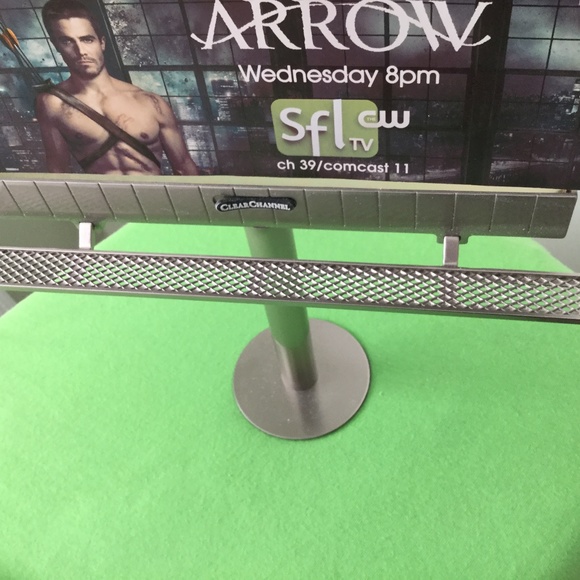 Arrow CW Mini Promotional Billboard Collectible - Picture 9 of 9